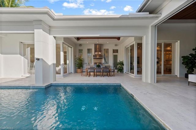 655 Starboard DR, Naples, FL 34103