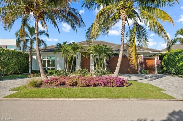 655 Starboard DR, Naples, FL 34103