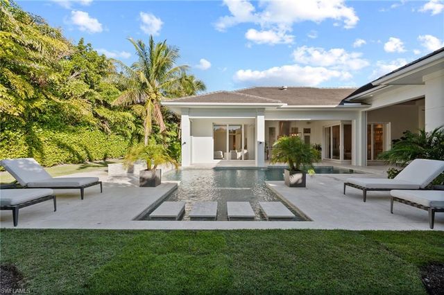 655 Starboard DR, Naples, FL 34103