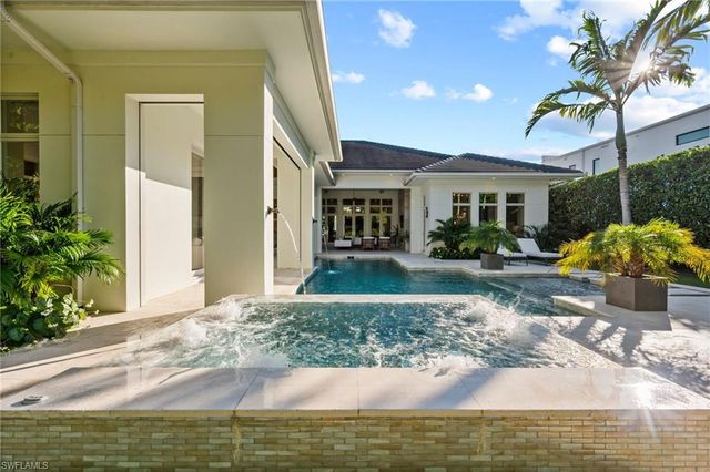 655 Starboard DR, Naples, FL 34103