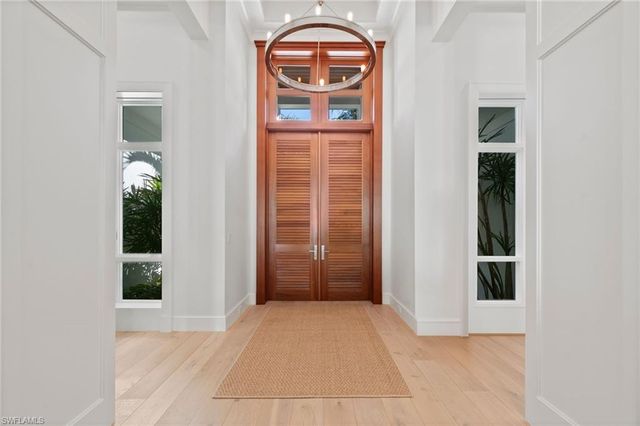 655 Starboard DR, Naples, FL 34103