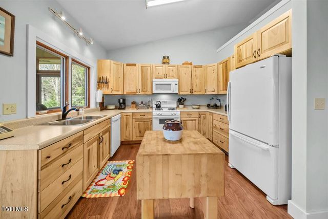 342 Ripshin Lake Road, Roan Mountain, TN 37687