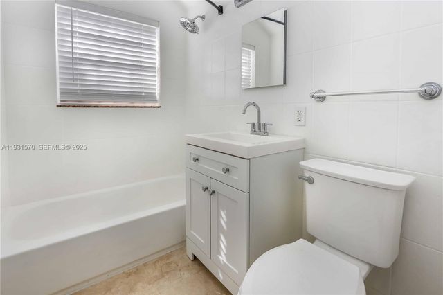 1404 Plunkett St, Hollywood, FL 33020