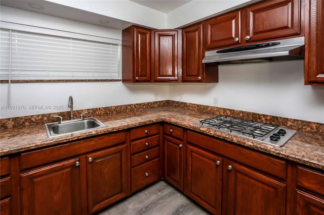 1404 Plunkett St, Hollywood, FL 33020