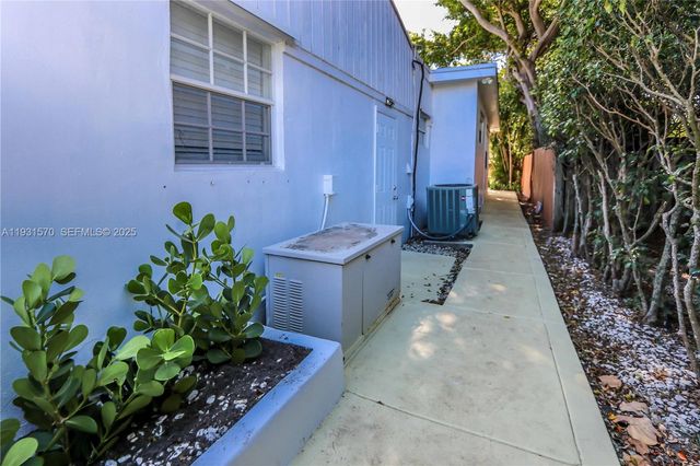 1404 Plunkett St, Hollywood, FL 33020