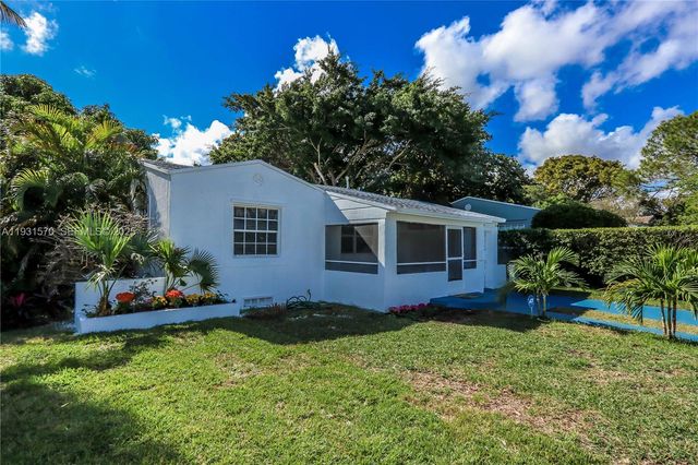 1404 Plunkett St, Hollywood, FL 33020