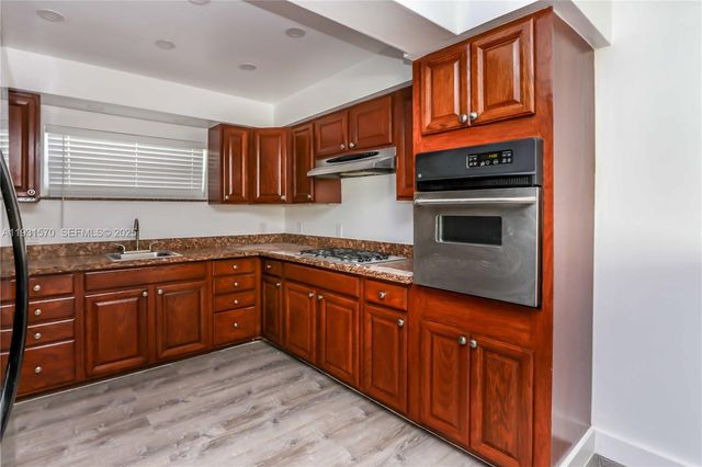 1404 Plunkett St, Hollywood, FL 33020