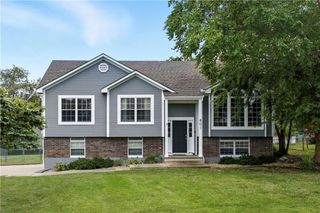 801 Stratford Drive, Raymore, MO 64083