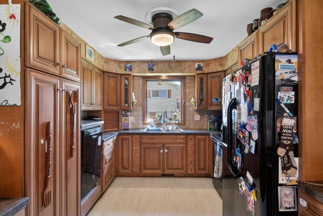 823 Tyler ROAD, Howards Grove, WI 53083
