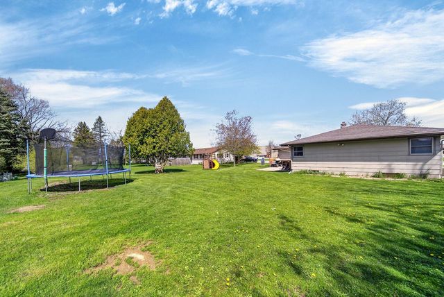 823 Tyler ROAD, Howards Grove, WI 53083