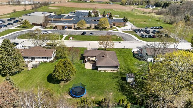 823 Tyler ROAD, Howards Grove, WI 53083