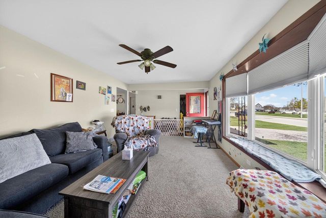 823 Tyler ROAD, Howards Grove, WI 53083
