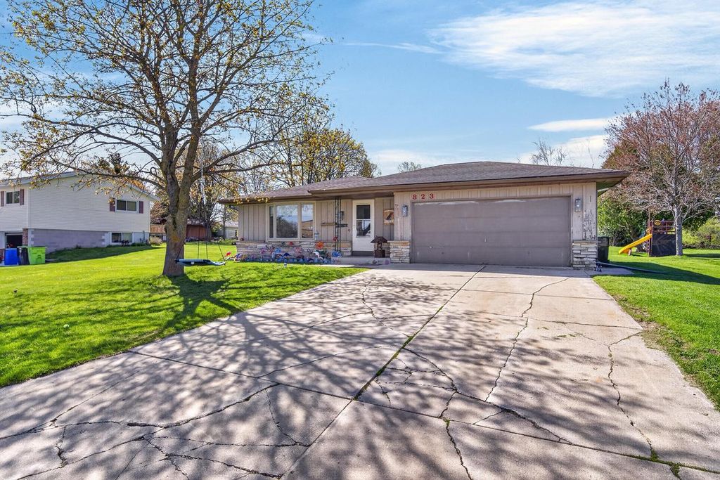 823 Tyler ROAD, Howards Grove, WI 53083