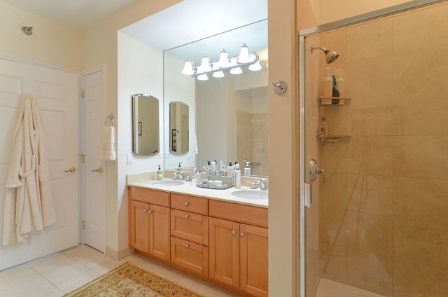 25 E Superior Street 3701, Chicago, IL 60611