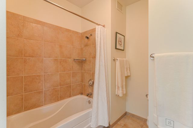 25 E Superior Street 3701, Chicago, IL 60611