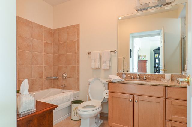 25 E Superior Street 3701, Chicago, IL 60611