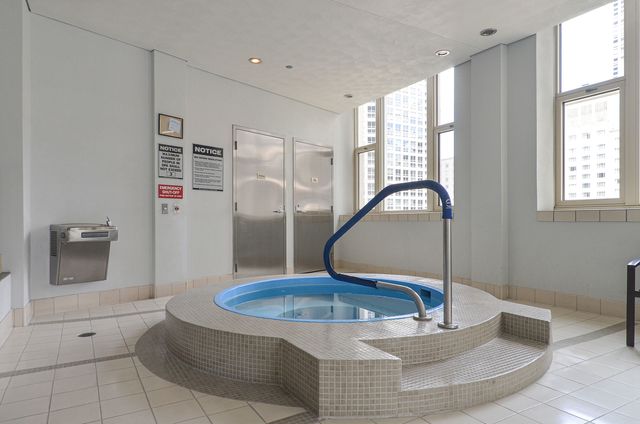 25 E Superior Street 3701, Chicago, IL 60611