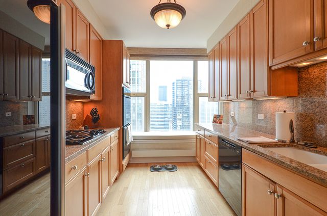 25 E Superior Street 3701, Chicago, IL 60611