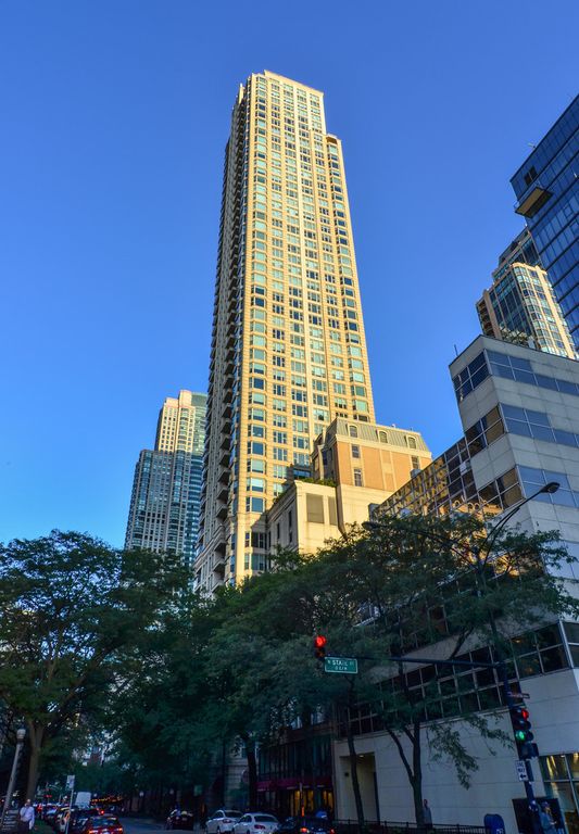 25 E Superior Street 3701, Chicago, IL 60611
