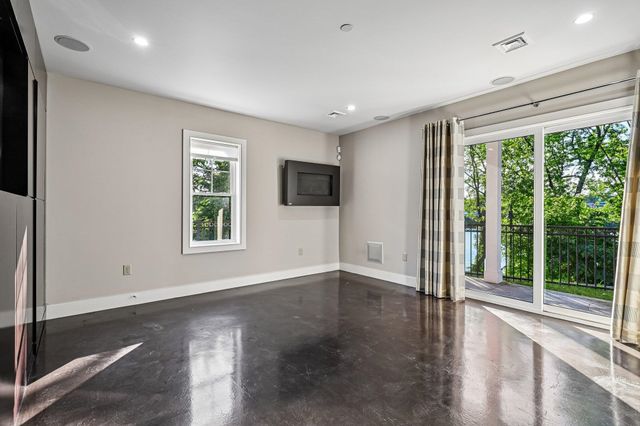 81 Riverwalk Way Unit 2A, Manchester, NH 03101