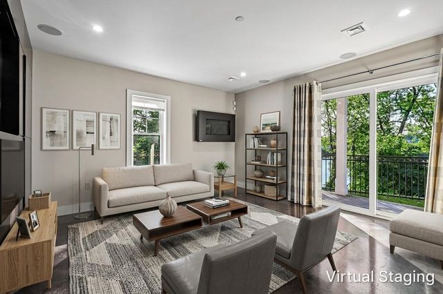 81 Riverwalk Way Unit 2A, Manchester, NH 03101