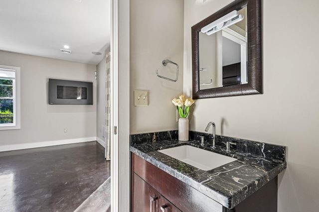 81 Riverwalk Way Unit 2A, Manchester, NH 03101