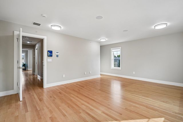 81 Riverwalk Way Unit 2A, Manchester, NH 03101