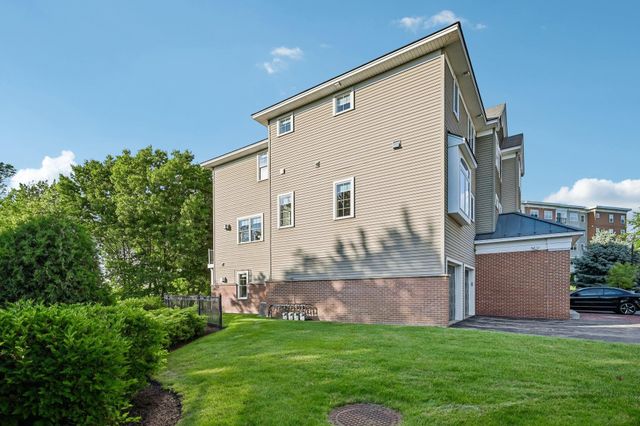 81 Riverwalk Way Unit 2A, Manchester, NH 03101
