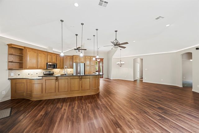 207 Tonkawa Trail, Corsicana, TX 75109