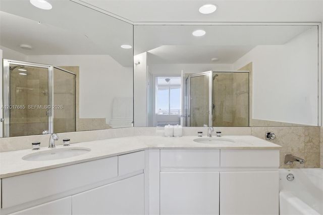 888 Brickell Key Dr 2010, Miami, FL 33131