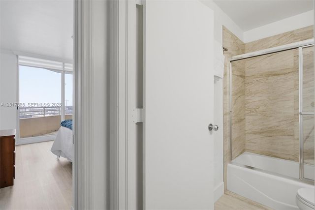 888 Brickell Key Dr 2010, Miami, FL 33131