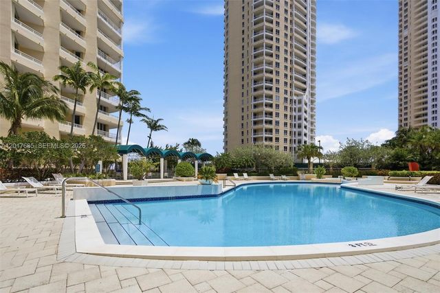 888 Brickell Key Dr 2010, Miami, FL 33131
