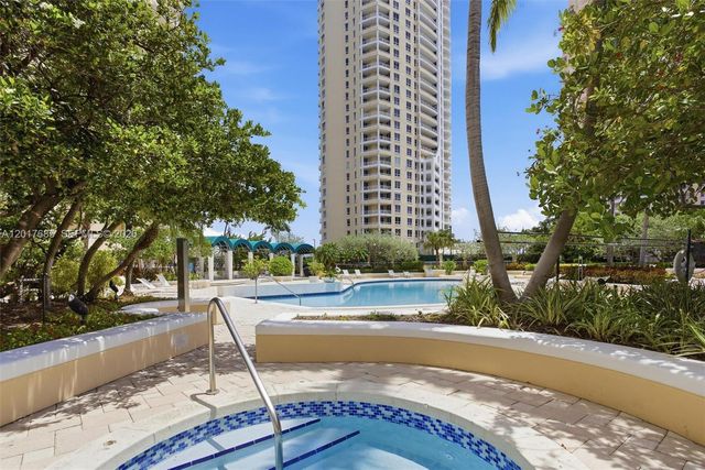 888 Brickell Key Dr 2010, Miami, FL 33131