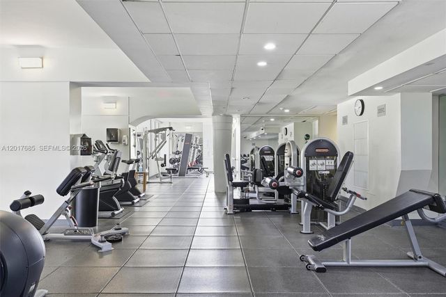 888 Brickell Key Dr 2010, Miami, FL 33131