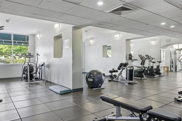 888 Brickell Key Dr 2010, Miami, FL 33131