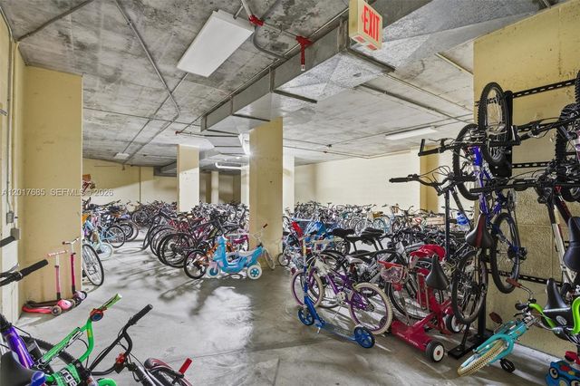 888 Brickell Key Dr 2010, Miami, FL 33131