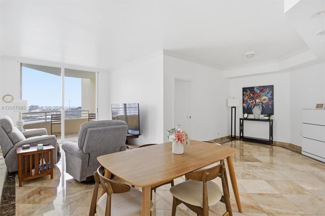 888 Brickell Key Dr 2010, Miami, FL 33131
