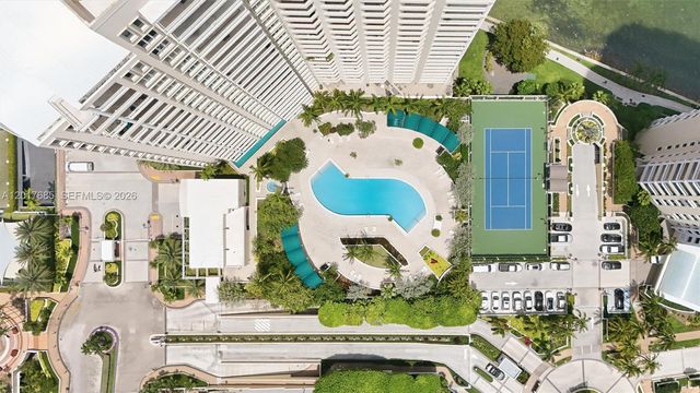 888 Brickell Key Dr 2010, Miami, FL 33131