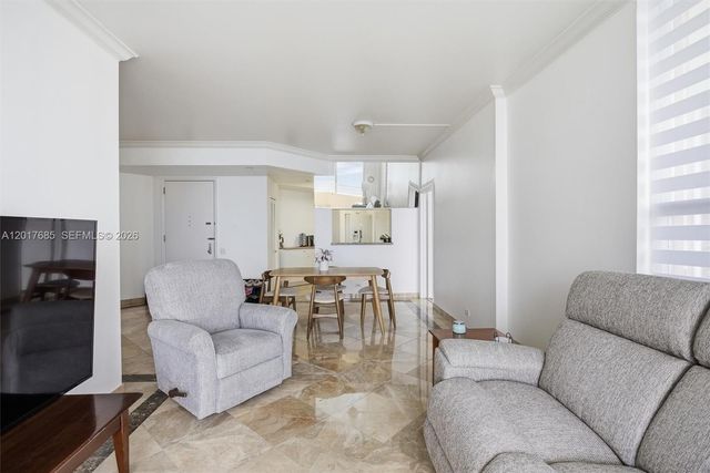 888 Brickell Key Dr 2010, Miami, FL 33131