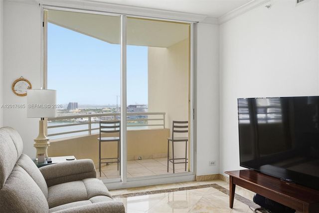 888 Brickell Key Dr 2010, Miami, FL 33131