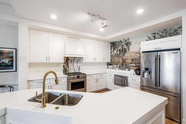 717 S Riverside Dr Apt 1205, Memphis, TN 38103