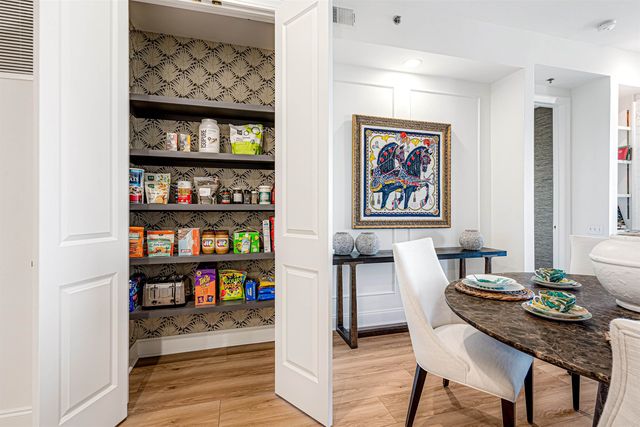 717 S Riverside Dr Apt 1205, Memphis, TN 38103