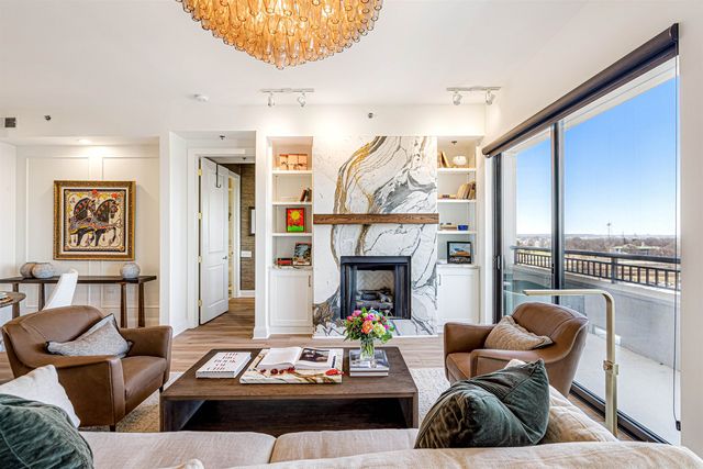 717 S Riverside Dr Apt 1205, Memphis, TN 38103