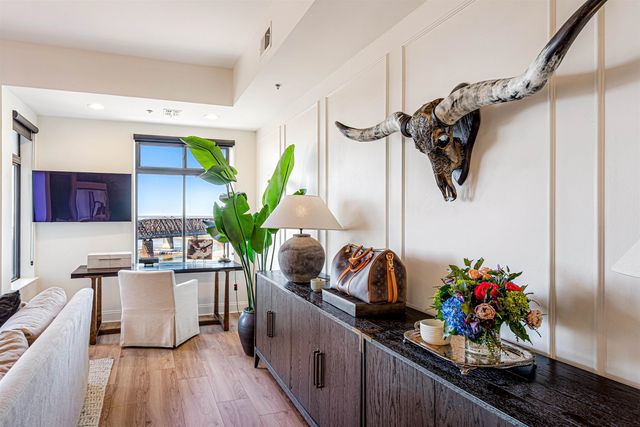 717 S Riverside Dr Apt 1205, Memphis, TN 38103