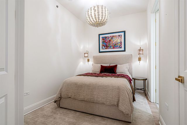 717 S Riverside Dr Apt 1205, Memphis, TN 38103