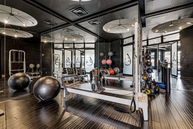 717 S Riverside Dr Apt 1205, Memphis, TN 38103