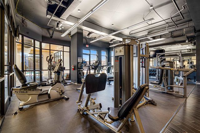 717 S Riverside Dr Apt 1205, Memphis, TN 38103