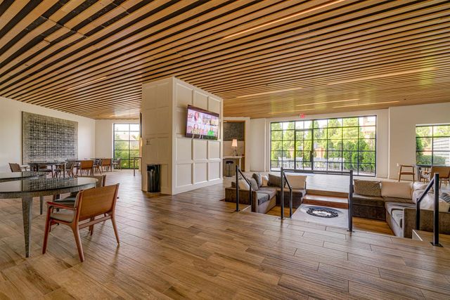 717 S Riverside Dr Apt 1205, Memphis, TN 38103