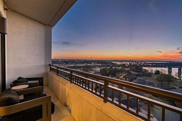717 S Riverside Dr Apt 1205, Memphis, TN 38103