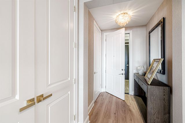 717 S Riverside Dr Apt 1205, Memphis, TN 38103